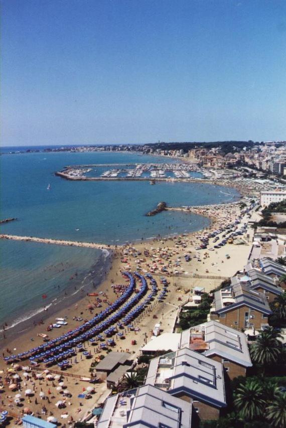 فندق La Casa Degli Artisti 1 نيتّونو المظهر الخارجي الصورة
