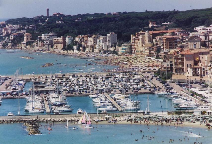 فندق La Casa Degli Artisti 1 نيتّونو المظهر الخارجي الصورة